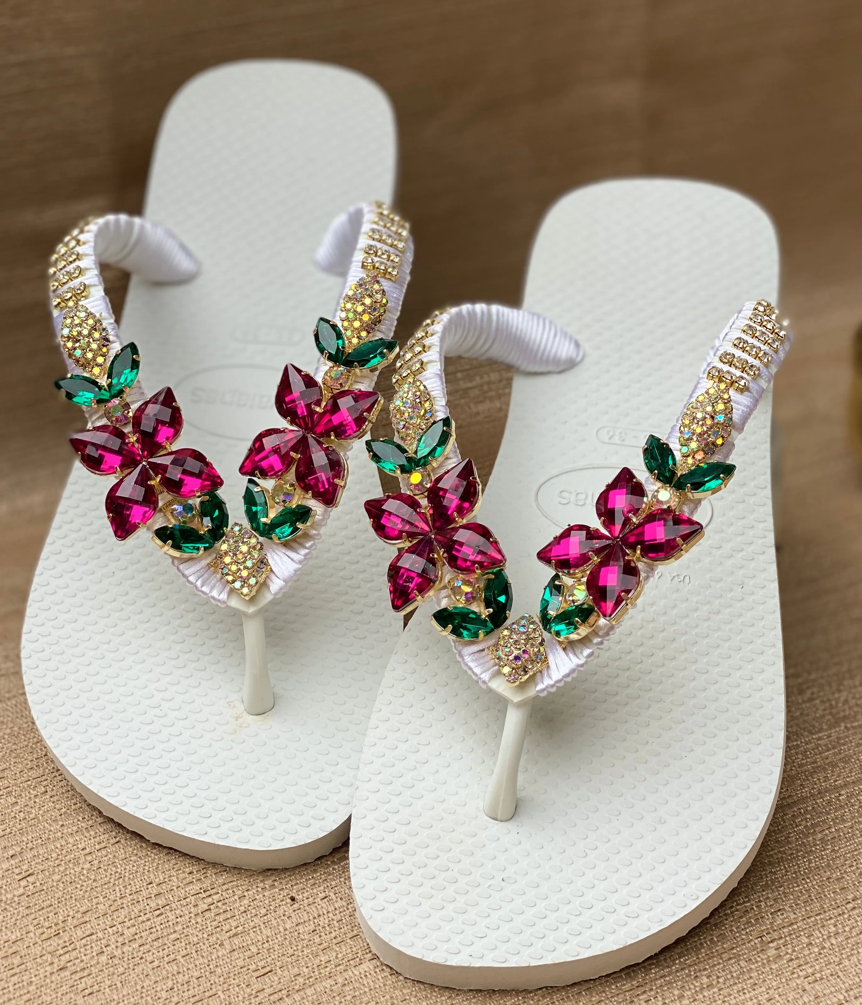 Sparkling Resort Look Sandals Jeweled Flip Flops Gift for Summer Vacation