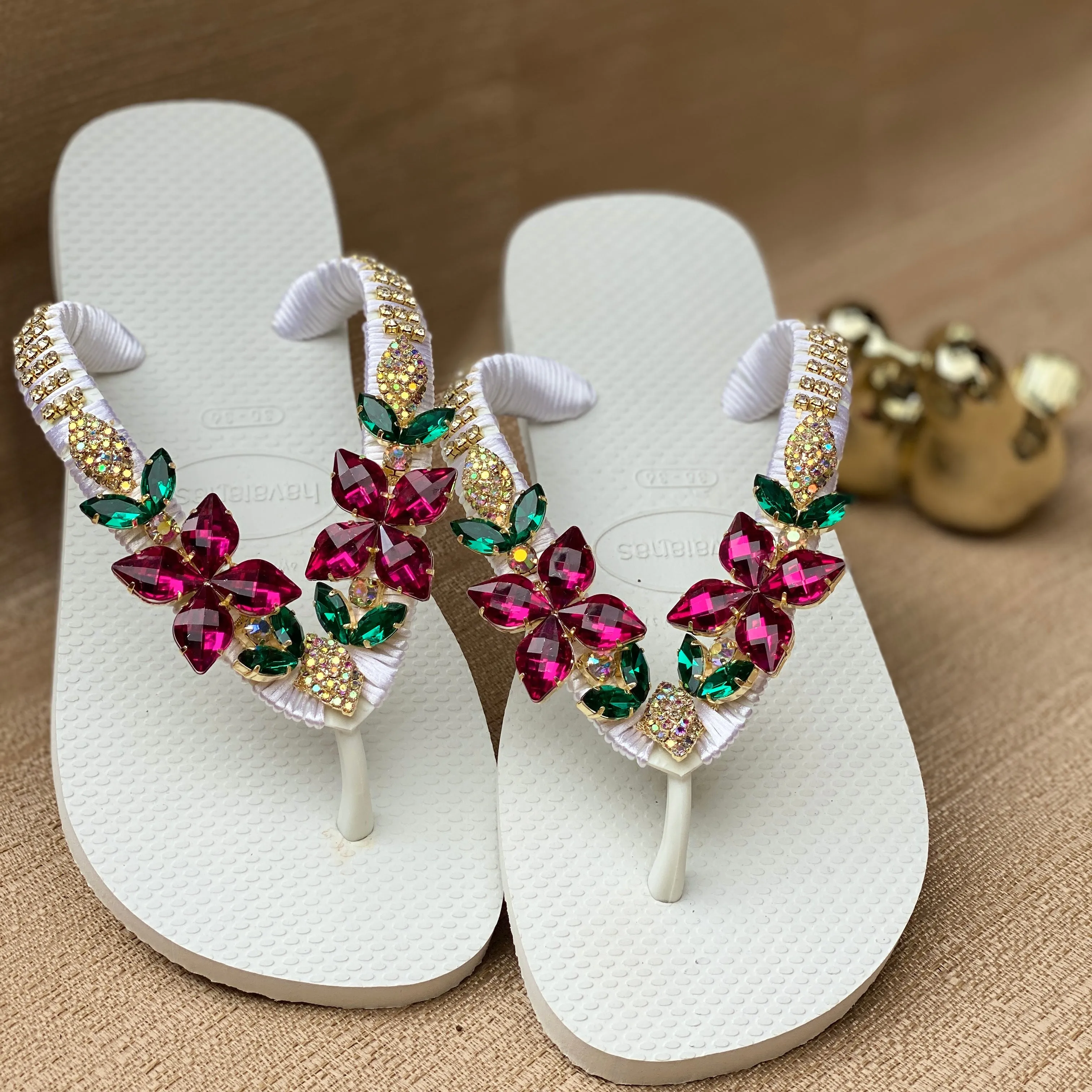 Sparkling Resort Look Sandals Jeweled Flip Flops Gift for Summer Vacation